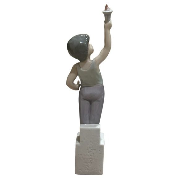 Vintage Authentic Lladro Olympian Holding Flame Glazed Ceramic Figurine - Picture 5 of 10